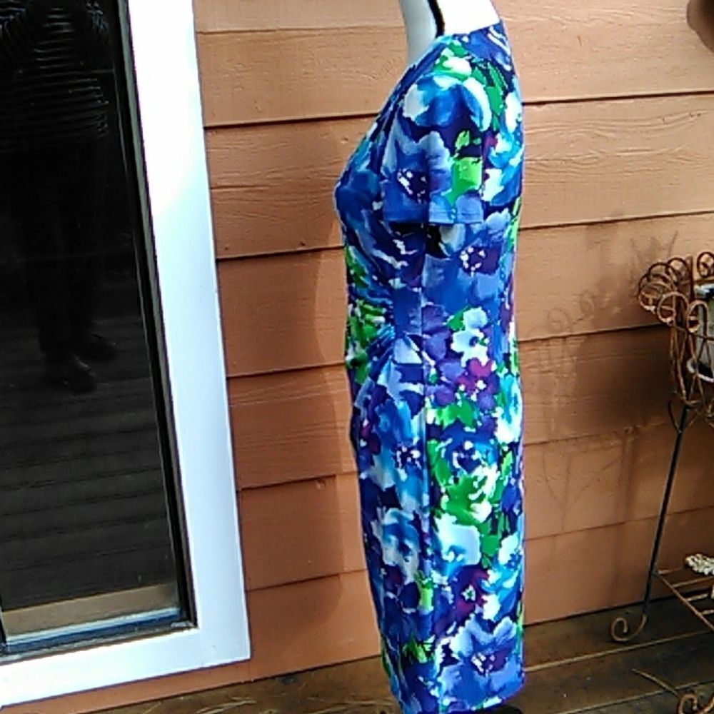 Precise Floral Dress - Picture 3 of 8